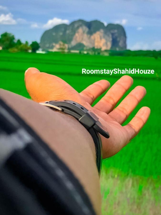 Roomstay Shahid Hou'Ze Кангар Экстерьер фото