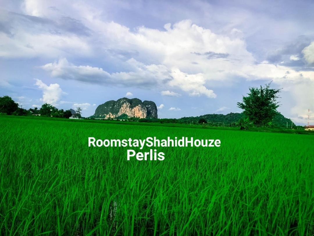 Roomstay Shahid Hou'Ze Кангар Экстерьер фото